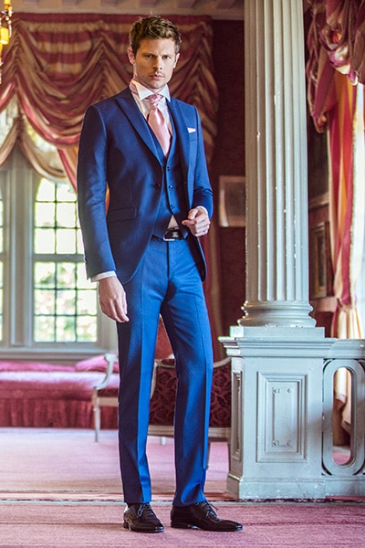 Costume bleu cravate sale rose